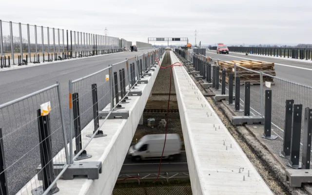 VIDEO, FOTO: Kompletní průjezd po zbrusu nové D1. Klíčová stavba u Přerova finišuje