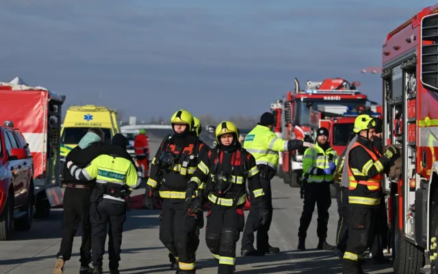 Bouračka autobusu i cisterny. Složky IZS cvičně řešily masivní havárii na nové D1