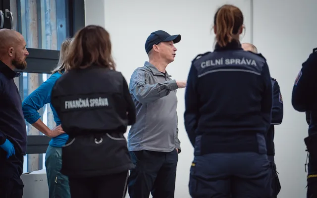 Prvních deset služebních psů českých celníků umí odhalit fentanyl