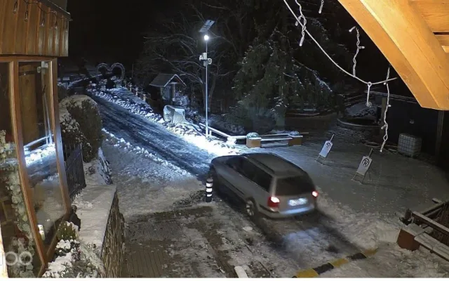 Louku u Repech zřejmě pro zábavu zničil a rozjezdil stříbrný Passat. Věc už řeší policie