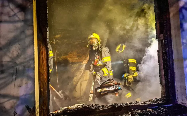 V Oseku nad Bečvou hořela chata. Jeden člověk skončil v péči záchranářů