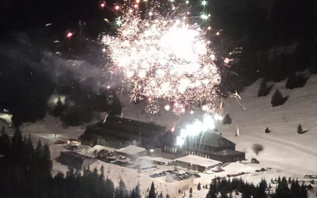 Konec pyrotechniky v Jeseníkách. Mohutný ohňostroj na Ovčárně by se už neměl opakovat