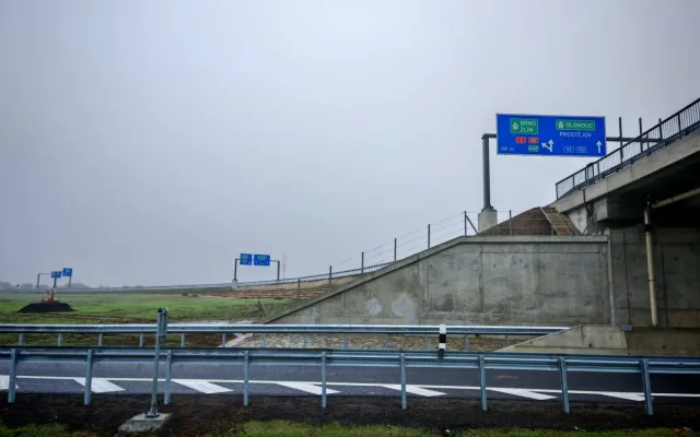 Den D nastal. Otevírá se poslední úsek dálnice D1, přinese úlevu pro Přerov, Moravu i celou ČR