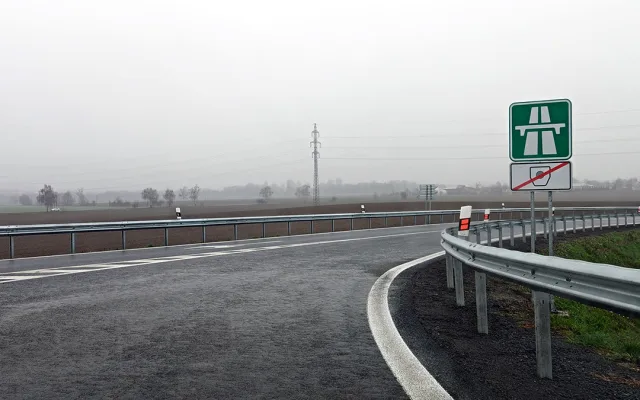 Nájezd na dálnici D55 u Velkého Týnce na Olomoucku