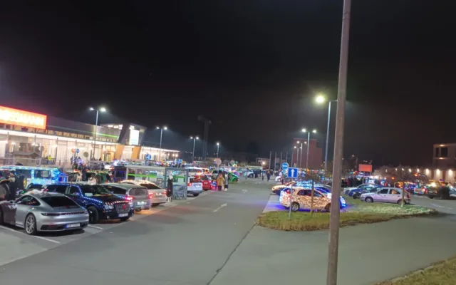 FOTO, VIDEO: Svítící nádhera v ulicích. Stovky lidí v Prostějově sledovaly tradiční Vánoční jízdu