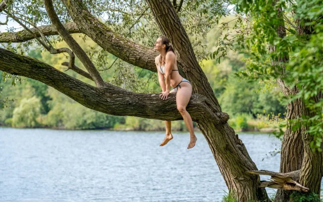 FOTOGALERIE: Kalendář vzpěraček z Hané je plný odvážných fotek. Část výtěžku šlo na charitu