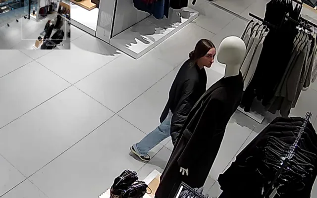 V Olomouci někdo ukradl dámské oblečení za 11,5 tisíce korun. Policie pátrá po neznámé ženě
