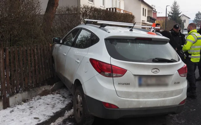 Havárie osobního auta v ulici Vikýřovická v Šumperku