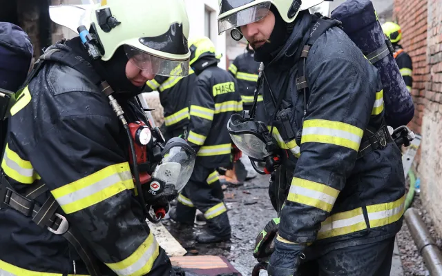 Tragédie na Prostějovsku: z hořícího domu vynesli ženu, podlehla těžkým zraněním