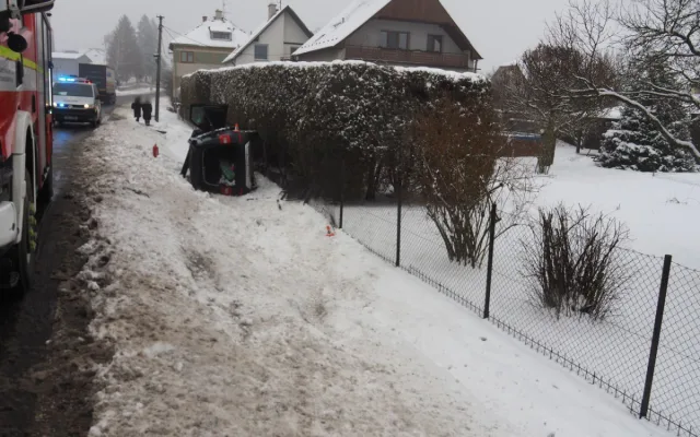 Lidé z Olomouce a okolí padali na ledu. Záchranáři vyjížděli ke čtrnácti zraněným