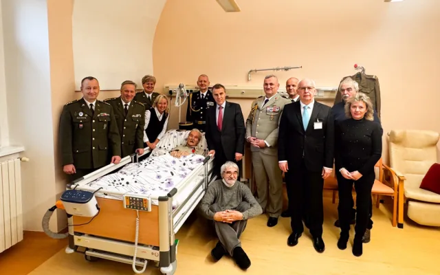 Český veterán z bitvy o Dunkerk dostal francouzský řád. V Olomouci mu ho předal velvyslanec