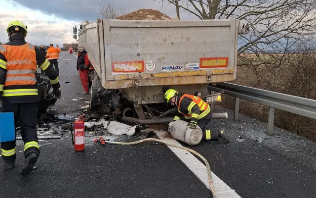 Tragická nehoda na D35 u Litovle. Na dálnici zemřel řidič dodávky