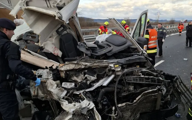 Tragická nehoda na D35 u Litovle. Na dálnici zemřel řidič dodávky