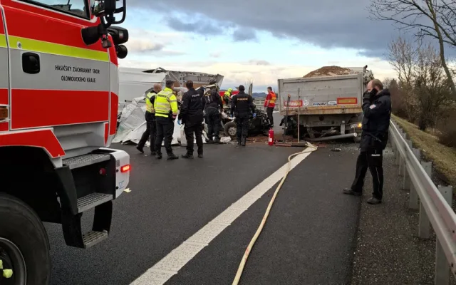 Tragická nehoda na D35 u Litovle. Na dálnici zemřel řidič dodávky