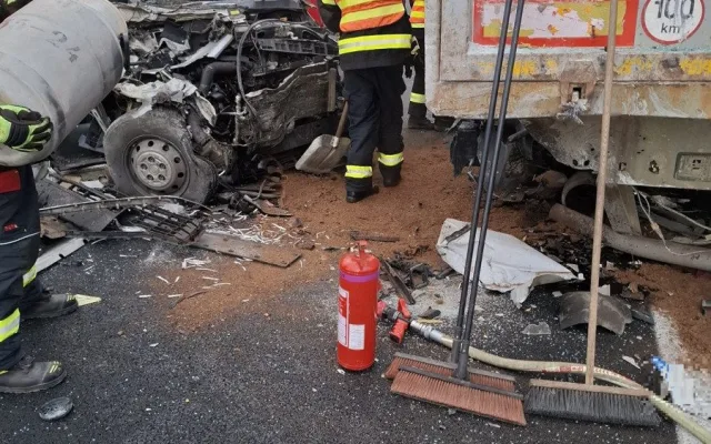 Tragická nehoda na D35 u Litovle. Na dálnici zemřel řidič dodávky