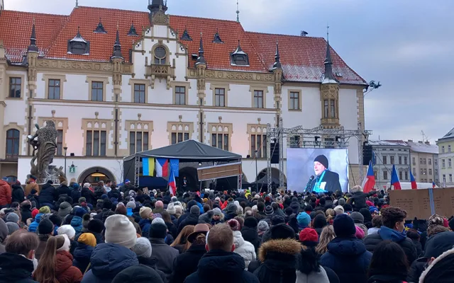 Stojíme za prezidentem v Olomouci: demonstrace zaplnila náměstí před orlojem