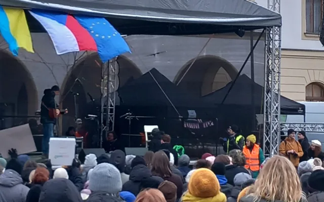 Stojíme za prezidentem v Olomouci: demonstrace zaplnila náměstí před orlojem