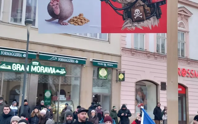 Tisíce lidí nejen v Olomouci podpořily prezidenta. Sítě zaplavily falešné účty a dezinformace