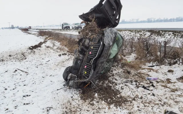 Bodl taxikářku, pak smetl náhodné auto. Sebevrah na Šumpersku málem zabil tři lidi