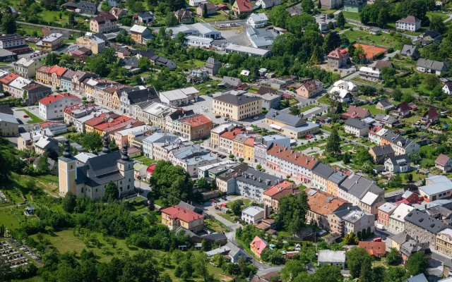 FOTOGALERIE: Jesenicko z ptačí perspektivy, nová kniha přináší letecké snímky. Podívejte se