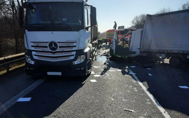 Hrozivá nehoda na D35 u Litovle. Vytížená dálnice je uzavřená