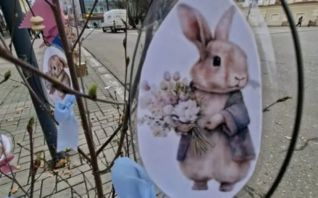 Co je to za lidi? Vandalové v Prostějově zničili velikonoční stromečky, které nazdobily děti