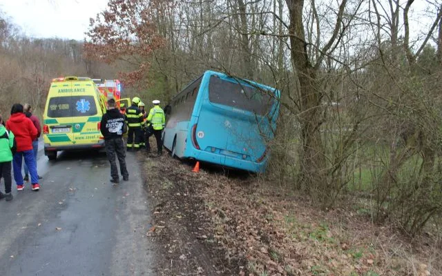 Opilý řidič autobusu MHD havaroval u Přerova. Dostane okamžitou výpověď, primátor zuří