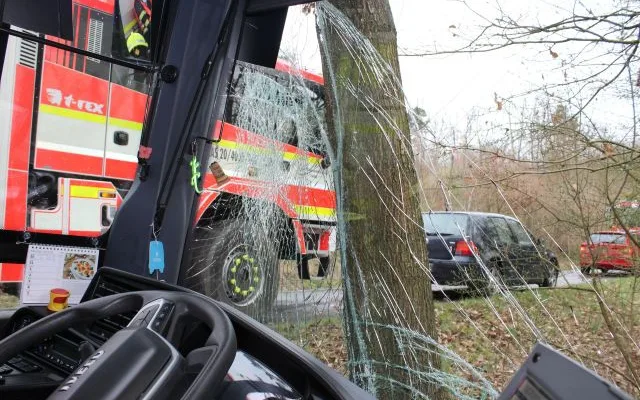 Opilý řidič autobusu MHD havaroval u Přerova. Dostane okamžitou výpověď, primátor zuří