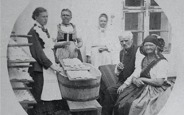 Střípky z historie. Olomoucké tvarůžky si letos připomínají 150 let od zahájení výroby v Lošticích