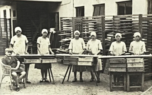 Střípky z historie. Olomoucké tvarůžky si letos připomínají 150 let od zahájení výroby v Lošticích