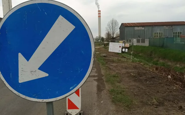Do Dluhonic se konečně začala stavět cyklostezka, místní však mají jiné problémy. Pekelný hluk z D1
