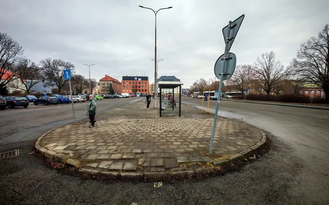 Pozor na odtah. Oprava starého autobusáku v Olomouci zablokuje parkoviště i zastávky