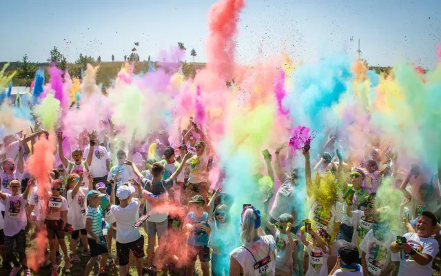Barvám Neutečeš přinese do Olomouce den plný barev a zábavy
