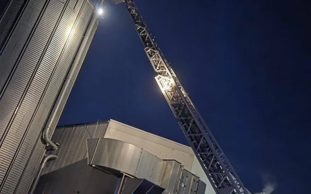 V Lipníku n. Bečvou hořela technologie a silo na výrobu polystyrenu. Škoda bude přes milion