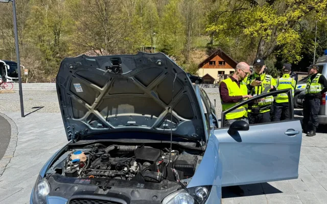 VIDEO: Mobilní hlukoměr na motorkáře. Jako první v zemi ho mají policisté v Jeseníkách