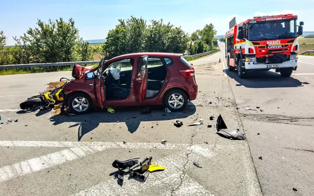 Mladý motorkář přímý střet nepřežil. Sedmasedmdesátiletá řidička mu u Litovle nedala přednost