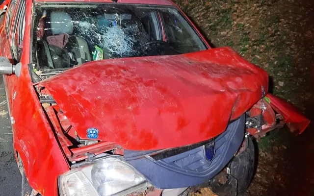 Vozidlu hrozil pád ze srázu. Na Šumpersku havaroval mladík pod vlivem drog