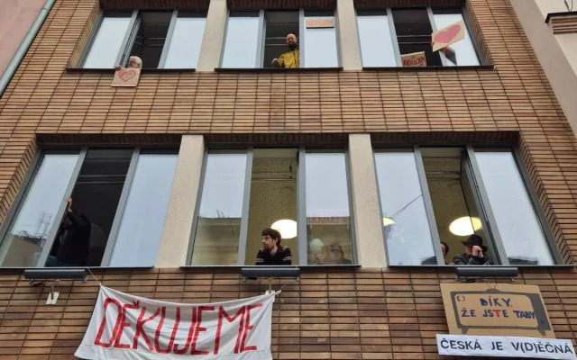 Stovky lidí dnes v Olomouci protestovaly proti rušení koncesionářských poplatků a za svobodnou kulturu