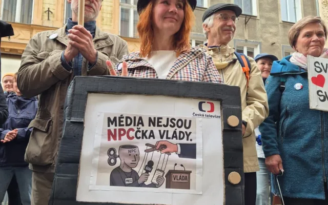 Stovky lidí dnes v Olomouci protestovaly proti rušení koncesionářských poplatků a za svobodnou kulturu