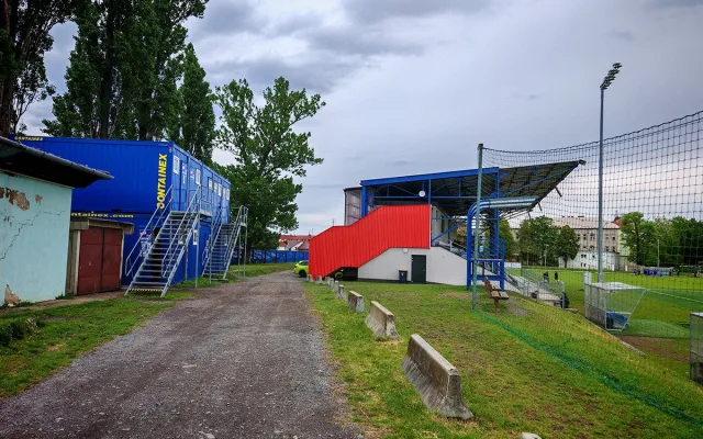 Menší objekt z kontejnerů slouží sportovcům už nyní