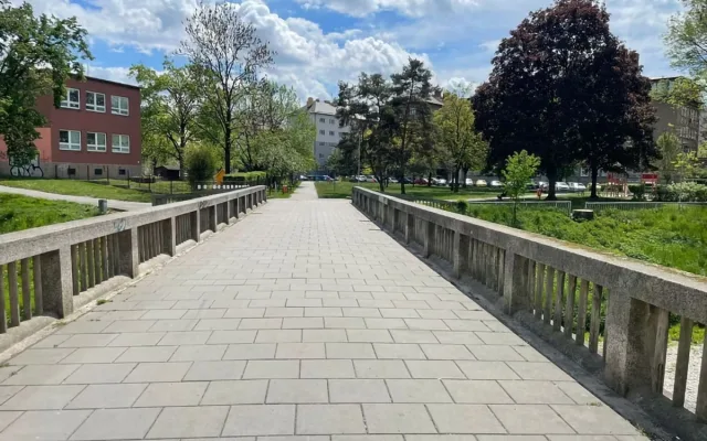 Zábradlí i s osvětlením. K proměně mostu v Olomouci přispěl i renomovaný ateliér