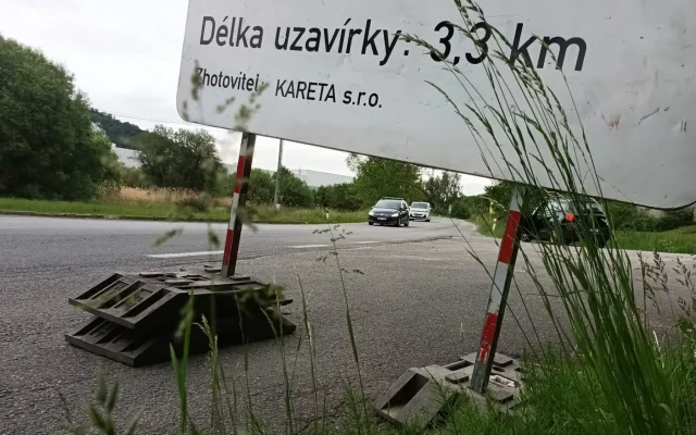 Cestování do Jeseníků a do Polska zkomplikuje oprava na Šumpersku. Silnice má trhliny