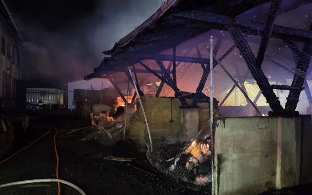 Noční požár v Horce nad Moravou. Na místo vyjíždělo sedm jednotek hasičů