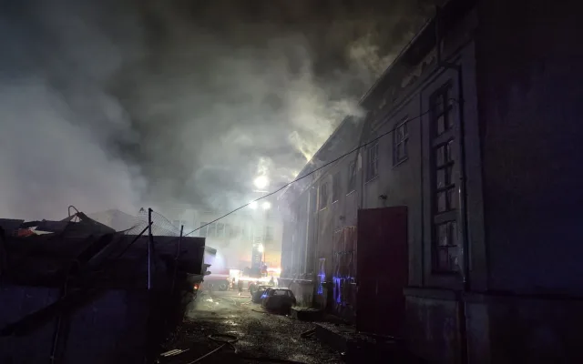 Noční požár v Horce nad Moravou. Na místo vyjíždělo sedm jednotek hasičů