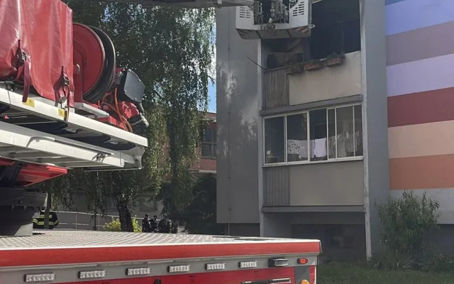 Evakuace ve vyváděcích maskách. V Olomouci hořel byt v paneláku