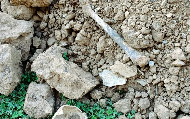Dělníci při opravách hřbitova na Šumpersku vykopali lidské kosti. Pietu dodržíme, ubezpečuje firma