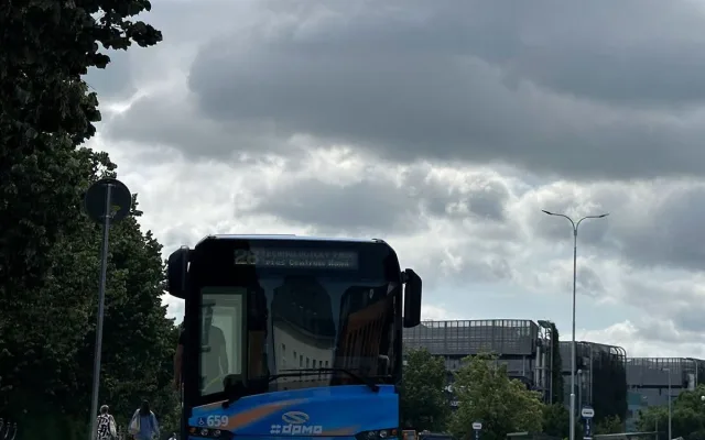 Důlkovaný asfalt vzbudil v Olomouci posměch i hněv. Novou silnici čeká odfrézování