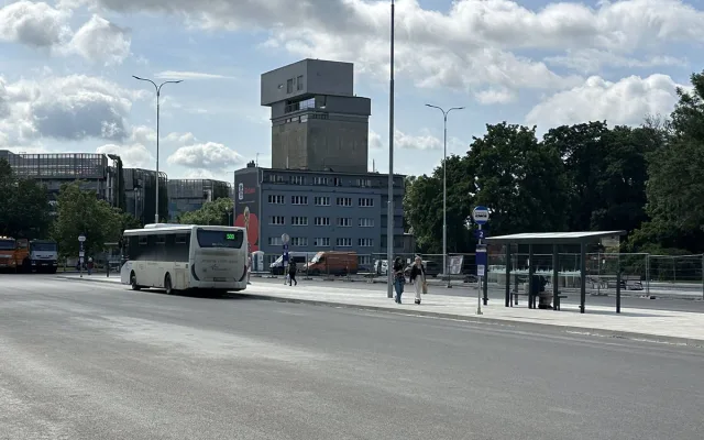 Důlkovaný asfalt vzbudil v Olomouci posměch i hněv. Novou silnici čeká odfrézování