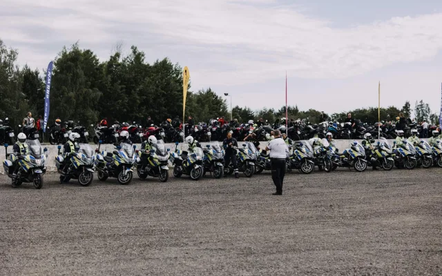 Motorkáři si ve Vysokém Mýtě vyzkoušejí to, co silnice nenabídne