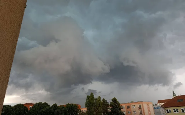 VIDEO: Na Hranicku je supercela. Padaly kroupy veliké až tři centimetry